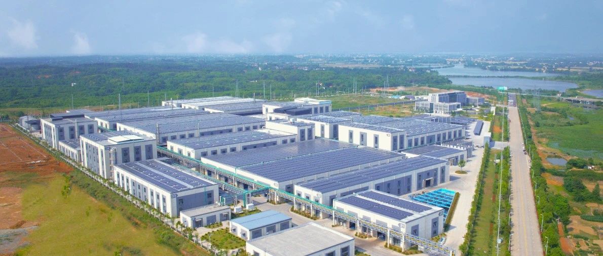 九华秘境，屋顶有「光」，「充」满绿电！