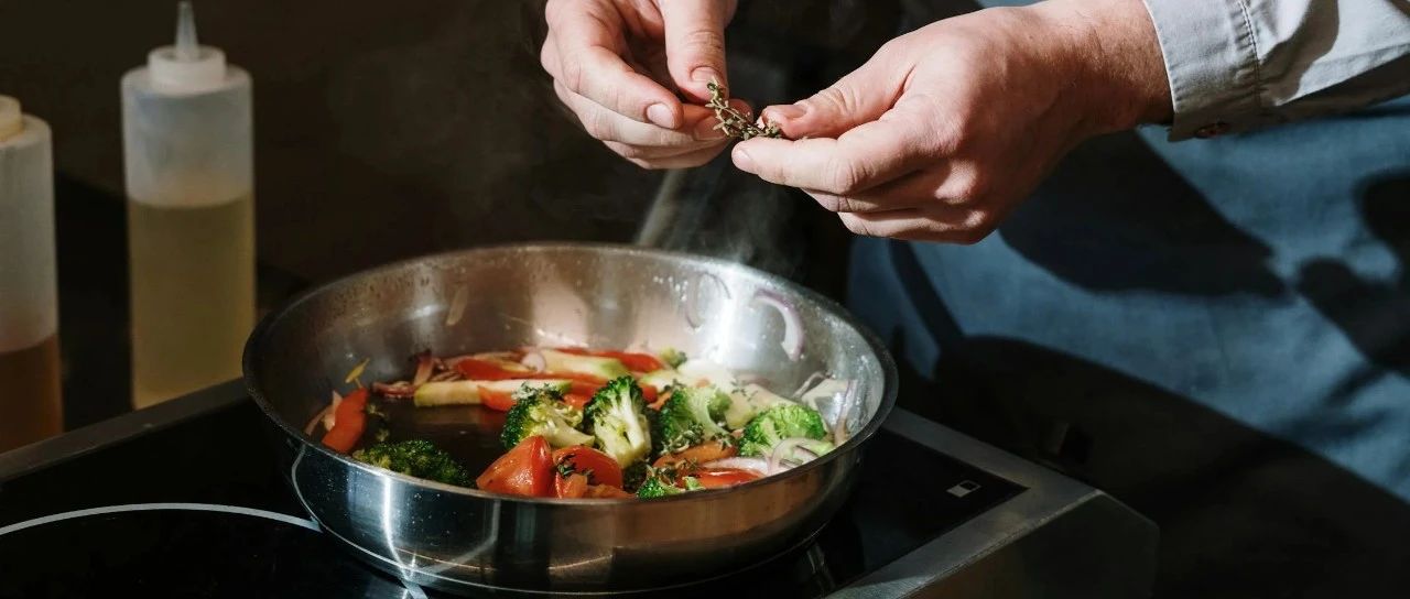 潮尼看｜回家做饭，是一本万利的身心健康投资