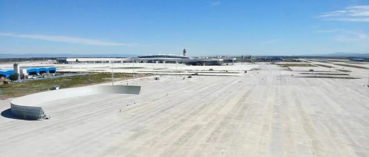 呼和浩特盛乐国际机场飞行区场道工程八标段机坪道面混凝土顺利封仓