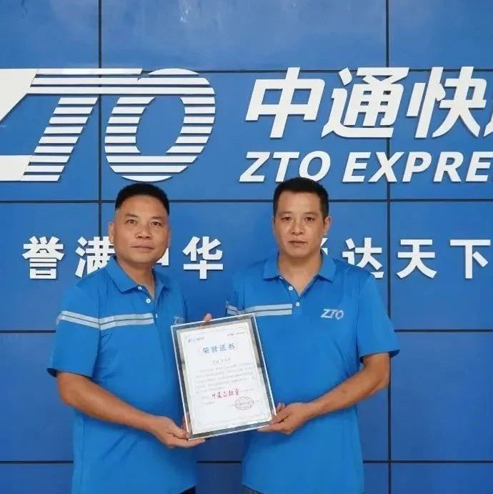 惊险！高速路上挂车燃起熊熊大火，两位中通驾驶员见状伸出援手、紧急施救......