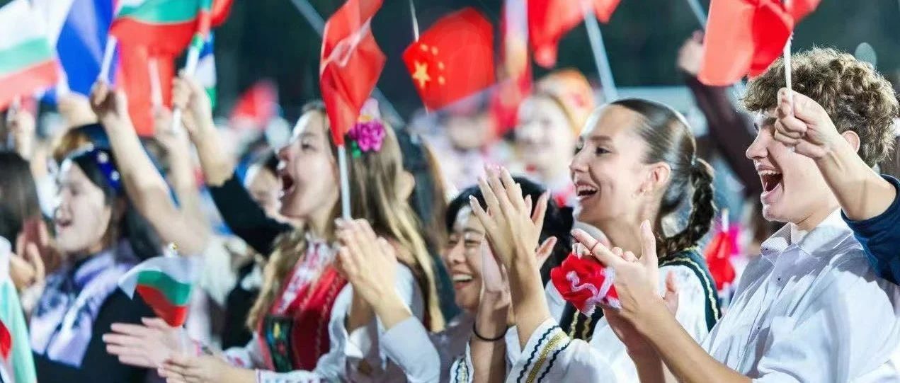 逐光·启航|英华2024年校庆日暨运动会开幕式圆满落幕