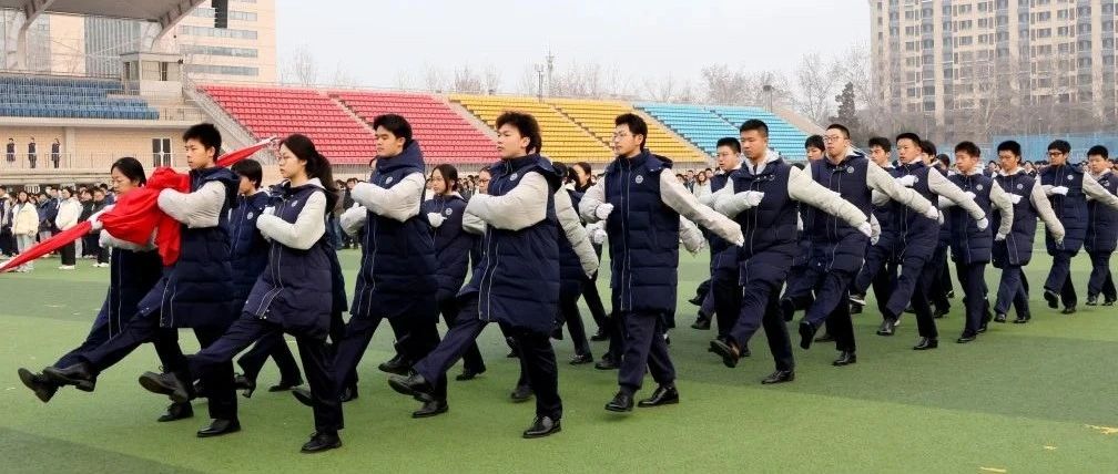 【校升旗仪式】“微光成炬·携行致远”主题升旗仪式纪实