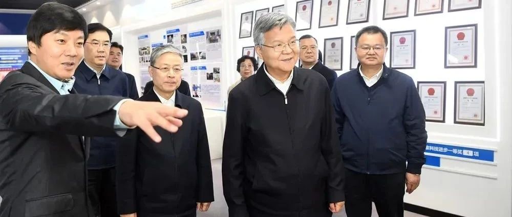 李殿勋调研武汉大学科技成果转化与师生创新创业工作