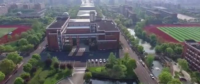 多少嘉兴人的母校要没了？！高中园区，全部迁出！三中变身姚家荡高中或迁入城南，五中已搬进新校区、四中也快了…网友：空地用来卖房吗？