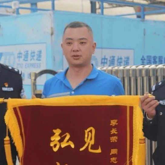 生命托举！中通、顺丰小哥合力上演“生死救援”