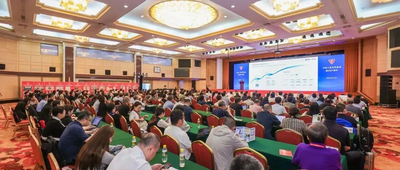 AI加速驱动企业数智转型，畅捷通T+Cloud双项大奖引领行业创新