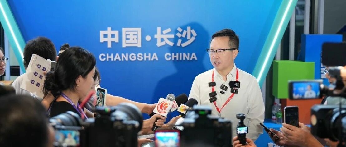 AI领航 七载赴会 | 万兴科技董事长吴太兵受邀出席2025岳麓大会 论道AI创意新未来