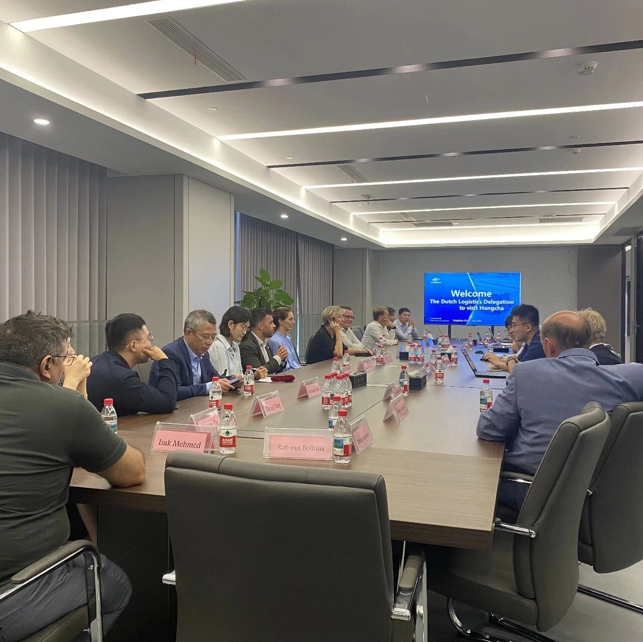 杭叉集团|荷兰国际物流协会代表团到访杭叉,共话绿色智慧物流新未来