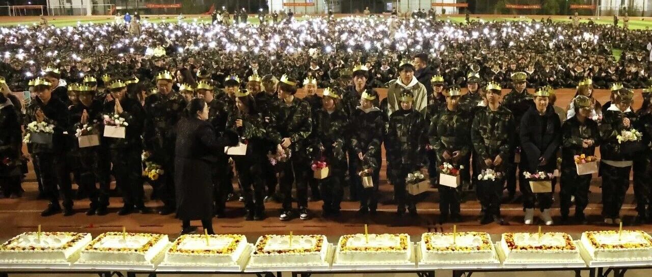 学生军训特色系列活动 | 暖心限定！迷彩青春与集体生日双向奔赴