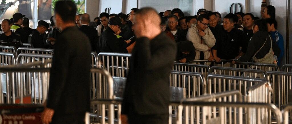 第三次涨价!有的一夜涨6000元,顾客通宵排队……