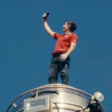 美徒手攀岩家成功登顶中国台北101大楼：无安全绳、无装备