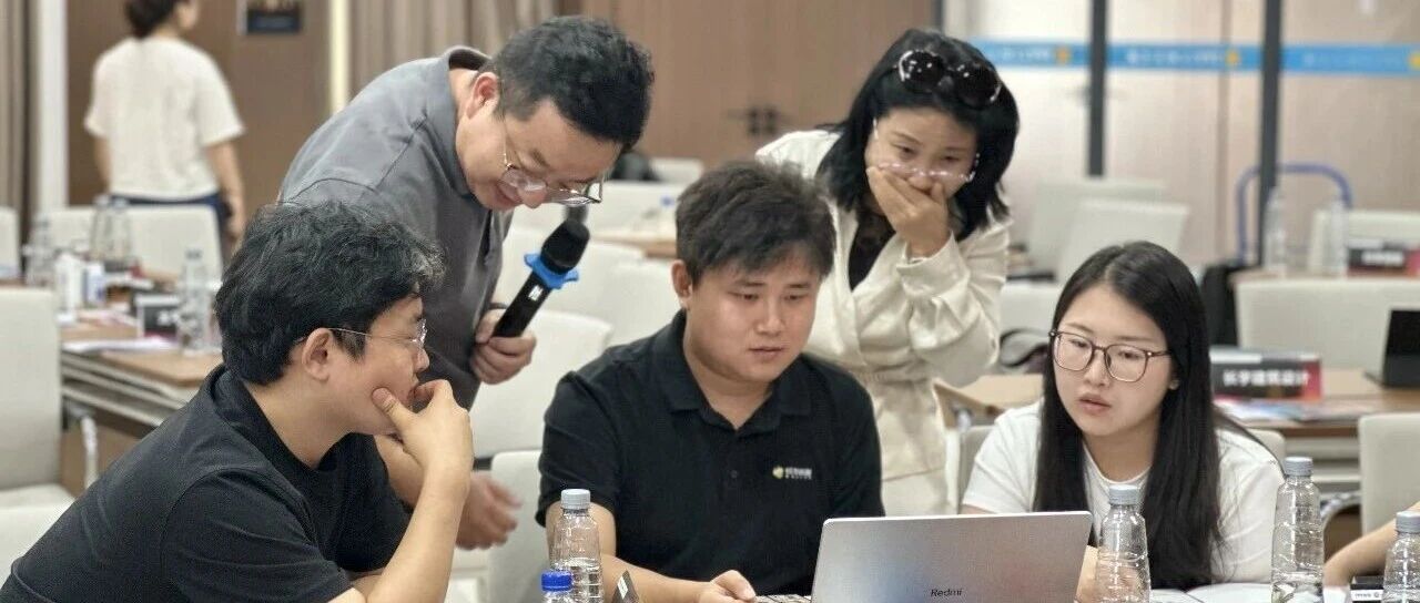 先别急着搞大规划，看看这家工厂是怎么玩AI的