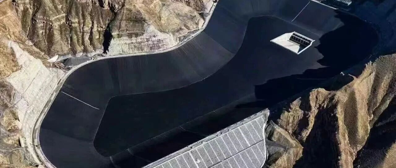 战风沙斗酷暑，匠心铸就防渗“铁壁”—乌海抽水蓄能电站下水库沥青混凝土面板施工圆满收官